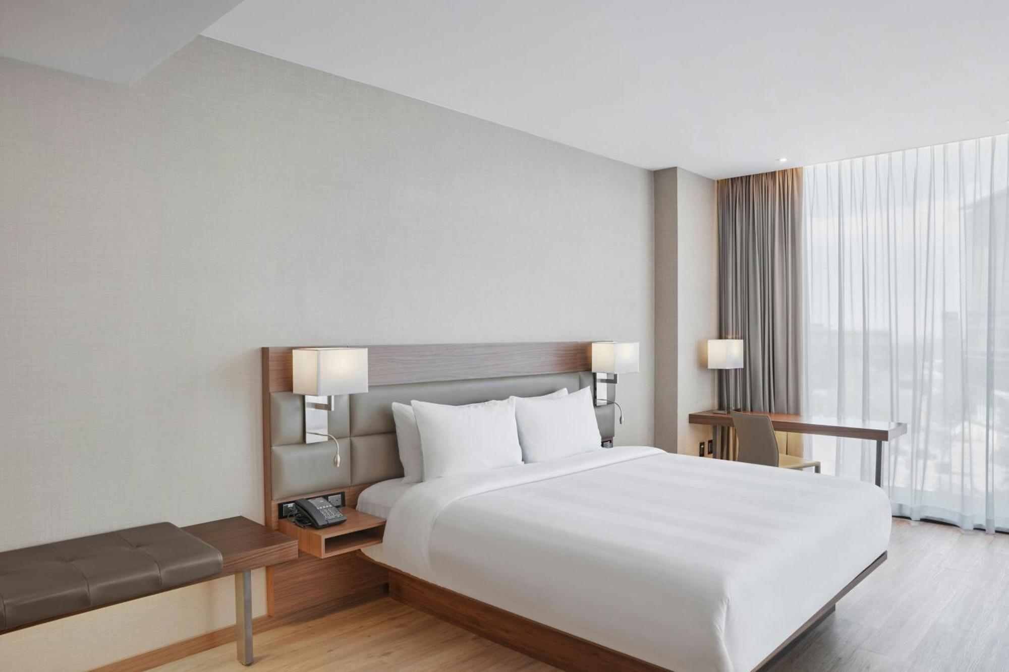 Ac Hotel By Marriott Saltillo Exteriör bild
